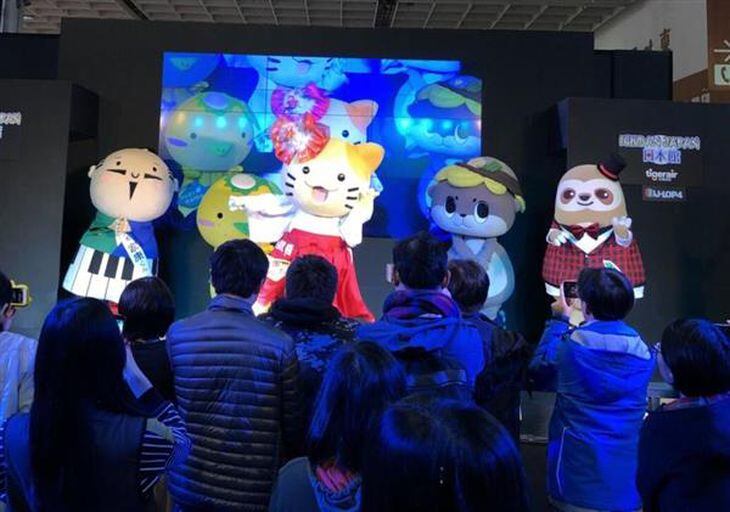 台北国際動漫節で大阪万博誘致をPRした「みっけちゃん」(右から3体目)
