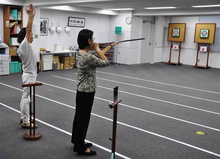 【話題の肝】「スポーツ吹矢」がジワジワと人気拡大 すでに会員4万人超 腹式呼吸で健康維持にも効果あり