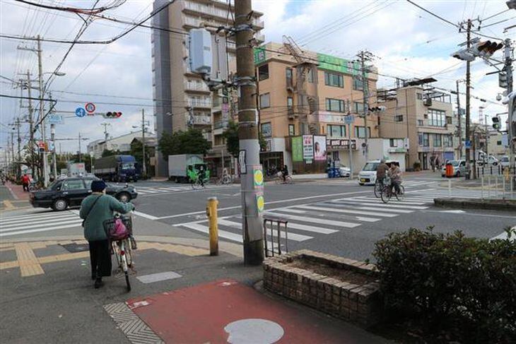 高校1年の女子生徒が大型トラックにはねられた現場交差点=大阪市西淀川区
