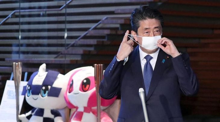 7日に緊急事態宣言を発令することを表明する安倍晋三首相=6日午後、首相官邸(春名中撮影)
