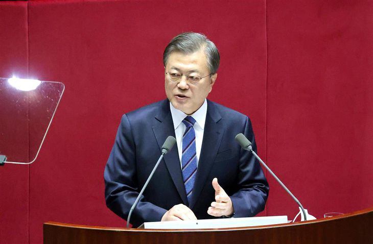 28日、韓国の国会で施政方針演説をする文在寅大統領(聯合=共同)