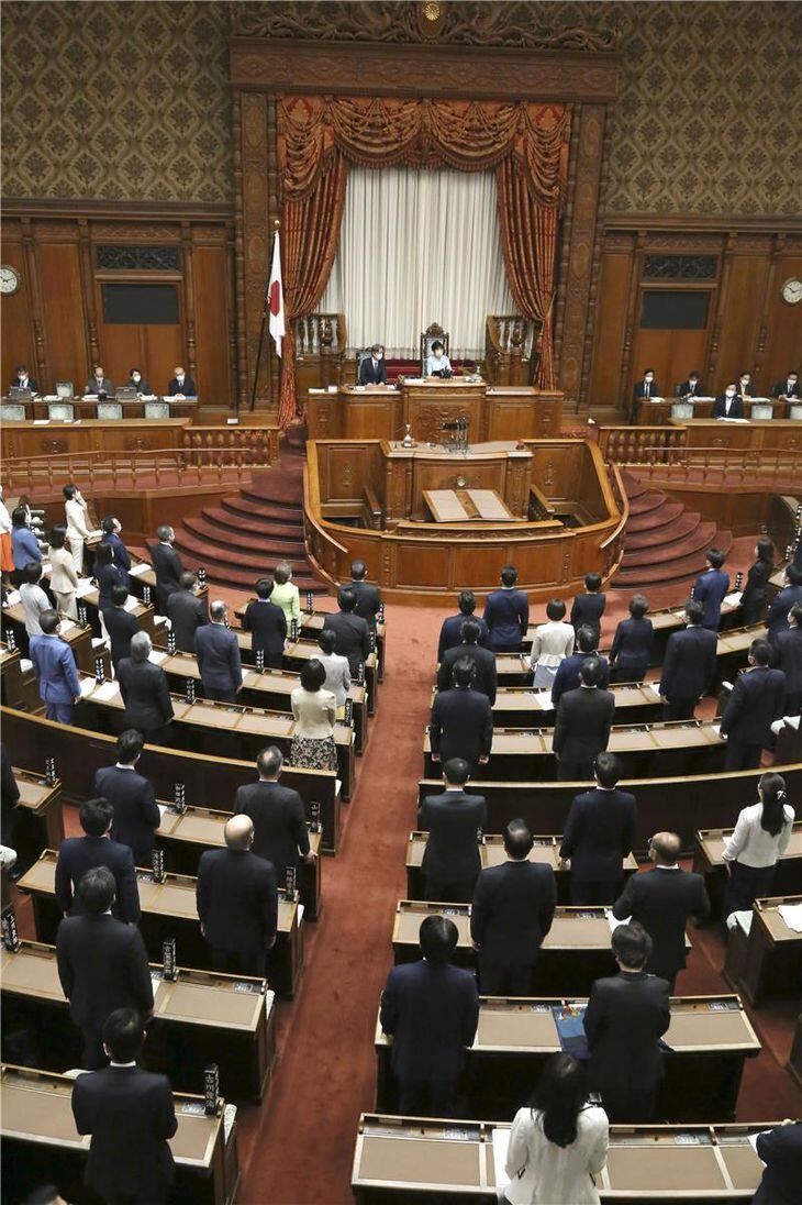 「流域治水」関連法を可決、成立した参院本会議=28日午前