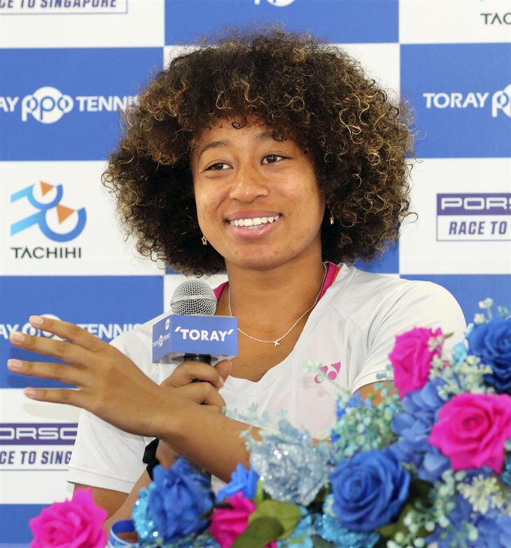 東レ・パンパシフィック・オープンの女子シングルス予選で敗れて記者会見する大坂まり=2018年9月、アリーナ立川立飛
