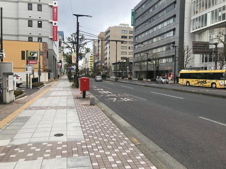 緊急事態宣言対象地域が全国に広がった後の宇都宮市中心部。交通量が減少したとの声もある
