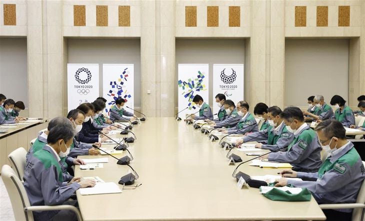 東京都庁で開かれた新型コロナウイルスに関するモニタリング会議=15日午後